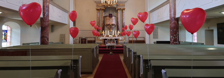 Geschmückte Lorenzkirche für die Aktion "Einfach Heiraten"