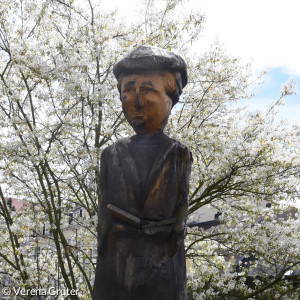 Holzgeschnitzte Figur Martin Luthers